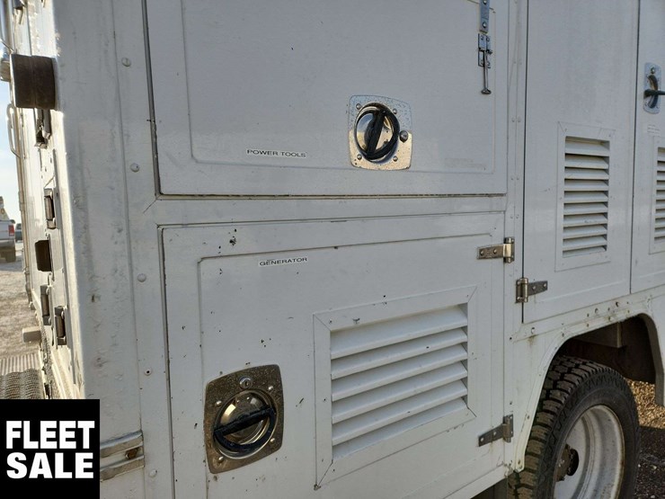 2005-ford-f550-image-42