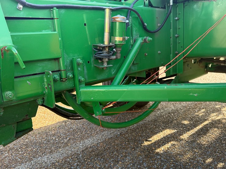 john-deere-348-image-11