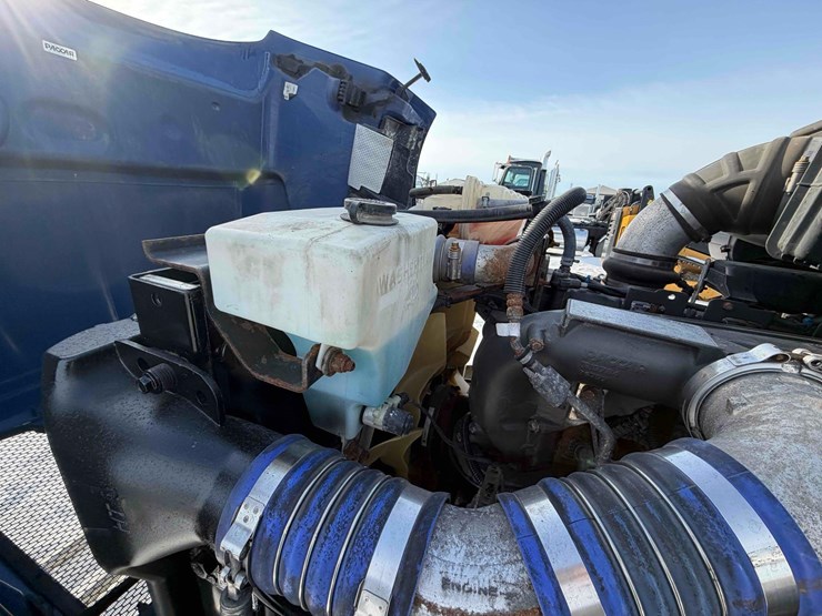 2016-peterbilt-579-image-25