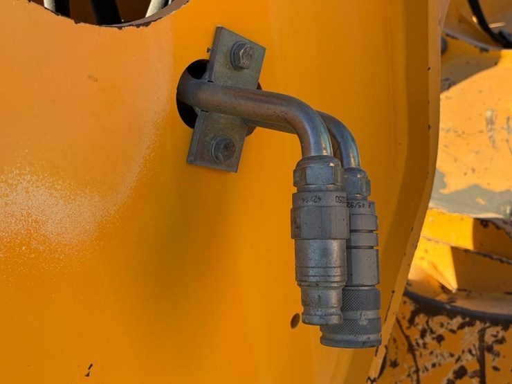 2014-jcb-512-56-image-10