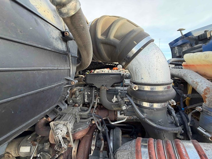 2016-peterbilt-579-image-35