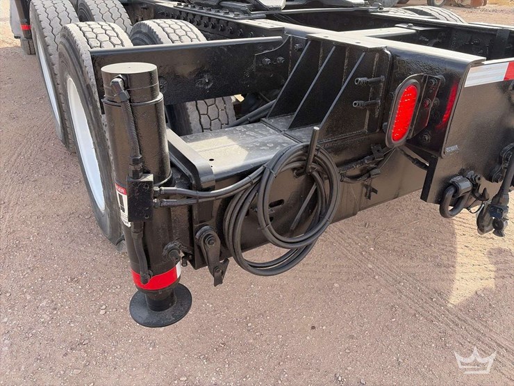 2013-peterbilt-365-image-24