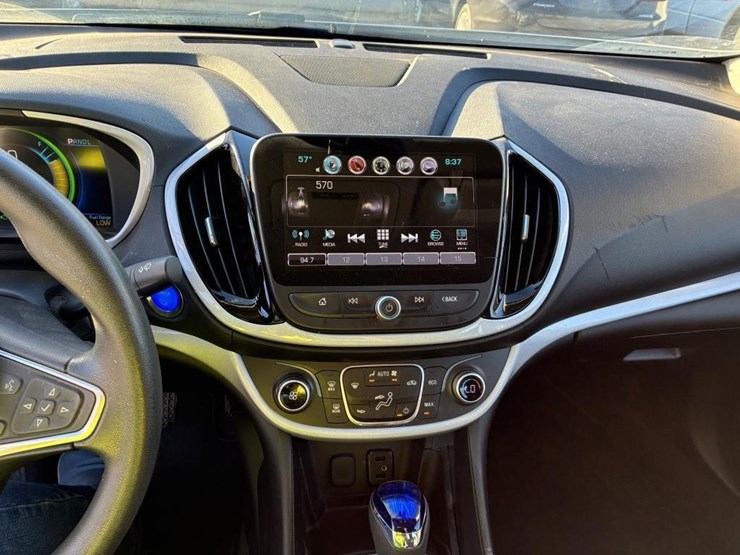2018-chevrolet-volt-sedan-image-12