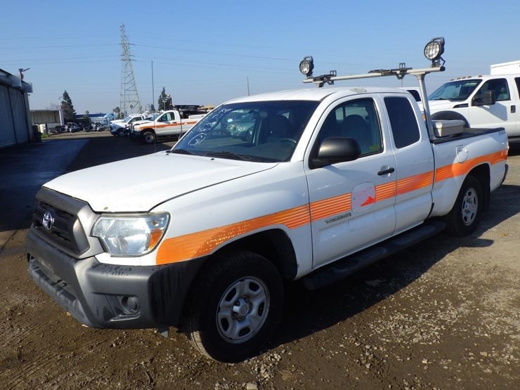 2013-toyota-tacoma-image-1