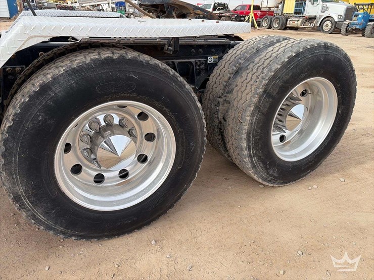 2012-kenworth-t800-image-32