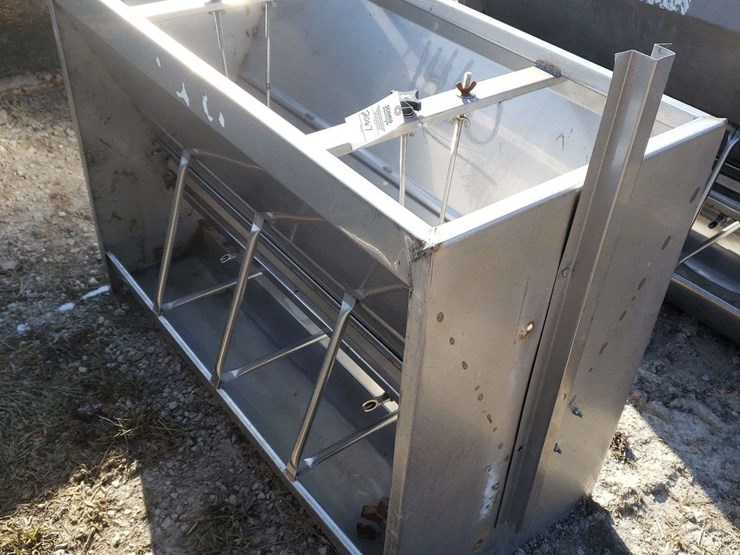 8-hole-stainless-steel-hog-feeder-with-water-pipe-image-3