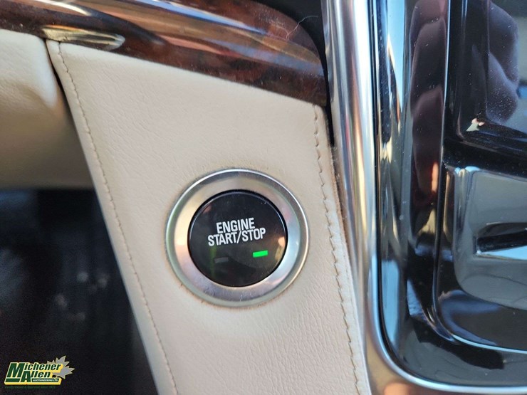 2015-cadillac-escalade-image-26