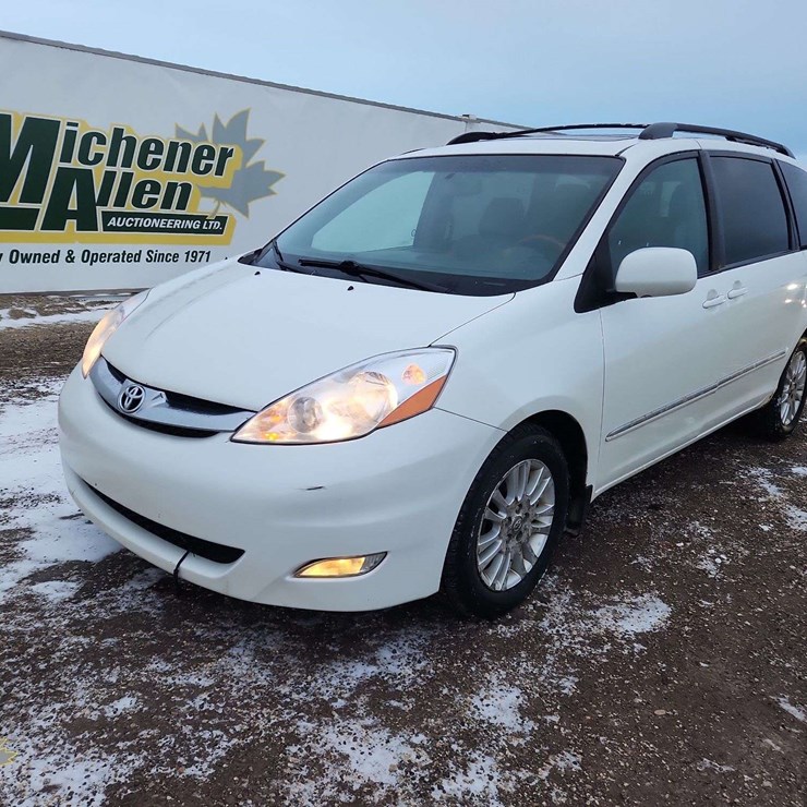 2009 TOYOTA SIENNA