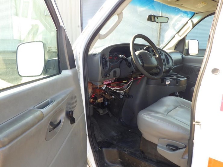 2008-ford-econoline-350-image-5