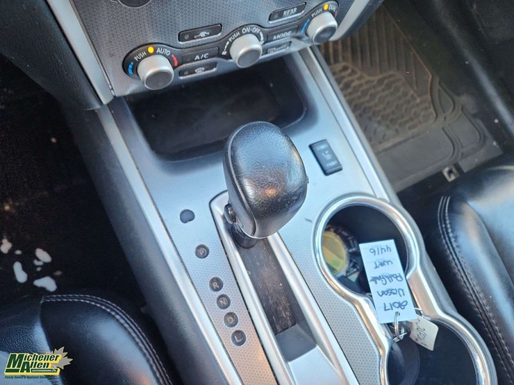 2017-nissan-pathfinder-image-25