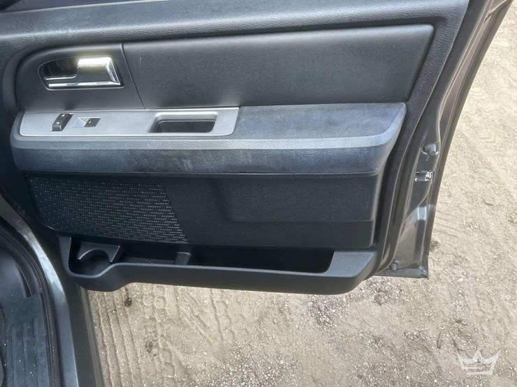 2016-ford-expedition-image-24