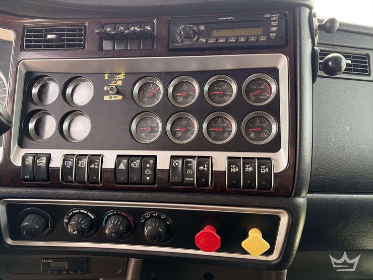 2012-kenworth-t800-image-21