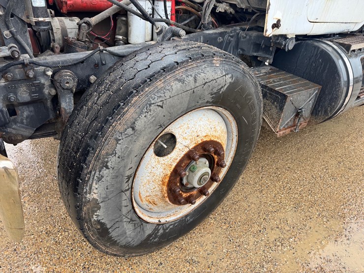 1990-mack-r688st-image-15