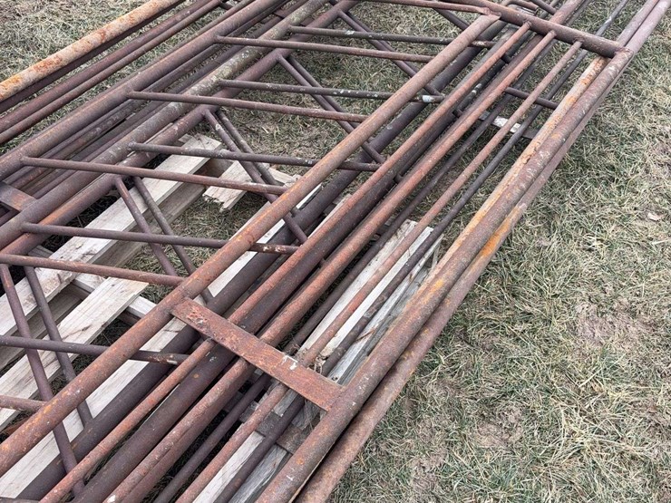 h.d.-shop-gates,-2x10-and-2x-16-image-4