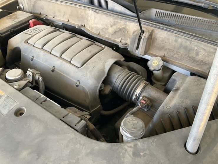 2017-chevrolet-traverse-ls-image-12