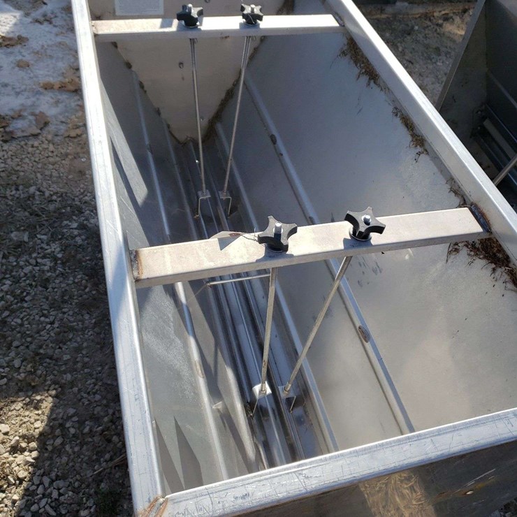 8 Hole Stainless Steel Hog feeder with water pipe