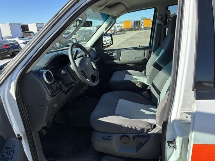 2003-ford-expedition-xlt-image-11