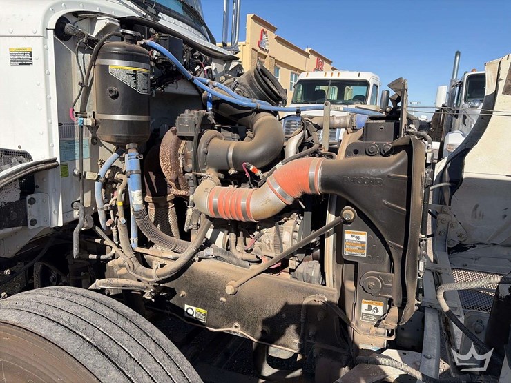 2016-peterbilt-337-image-10