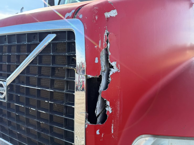 2011-volvo-10-image-23