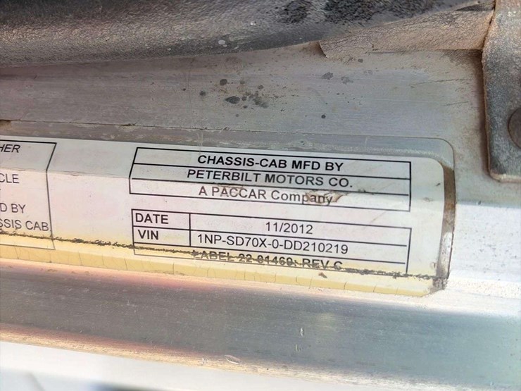 2013-peterbilt-365-image-5