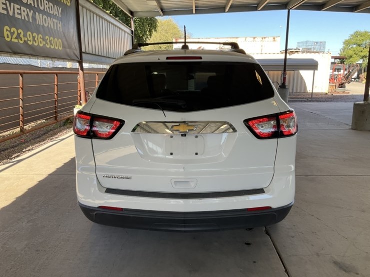 2017-chevrolet-traverse-ls-image-6