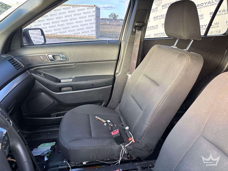 2017-ford-explorer-image-19