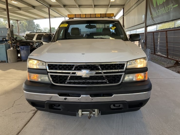 2006-chevrolet-silverado-1500-image-3