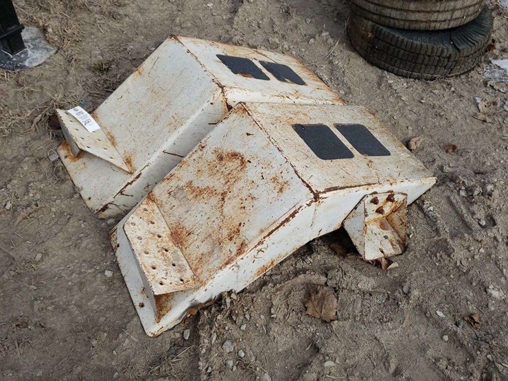 front-fenders-for-2wd-tractors-image-1