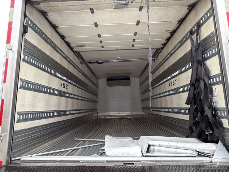 2018-freightliner-m2-106-image-24