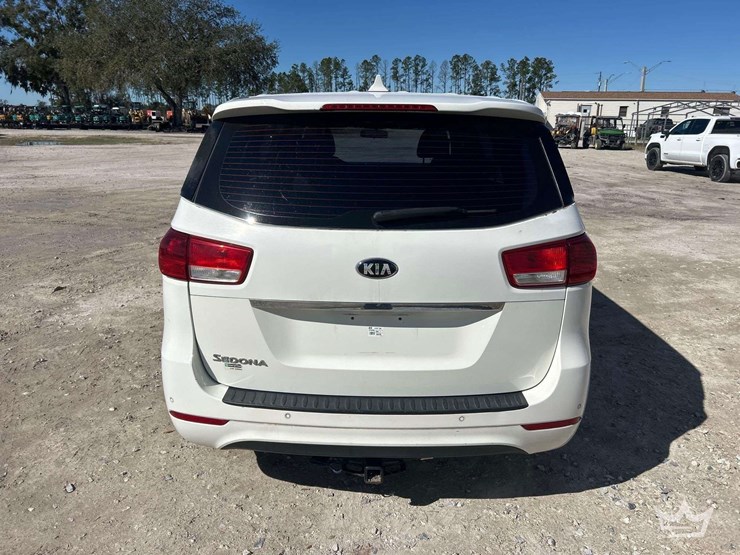 2015-kia-sedona-image-21