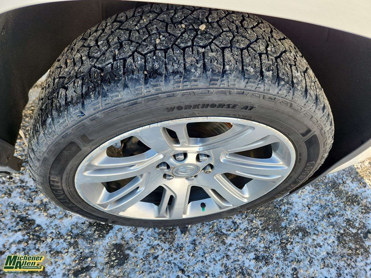 2015-cadillac-escalade-image-12