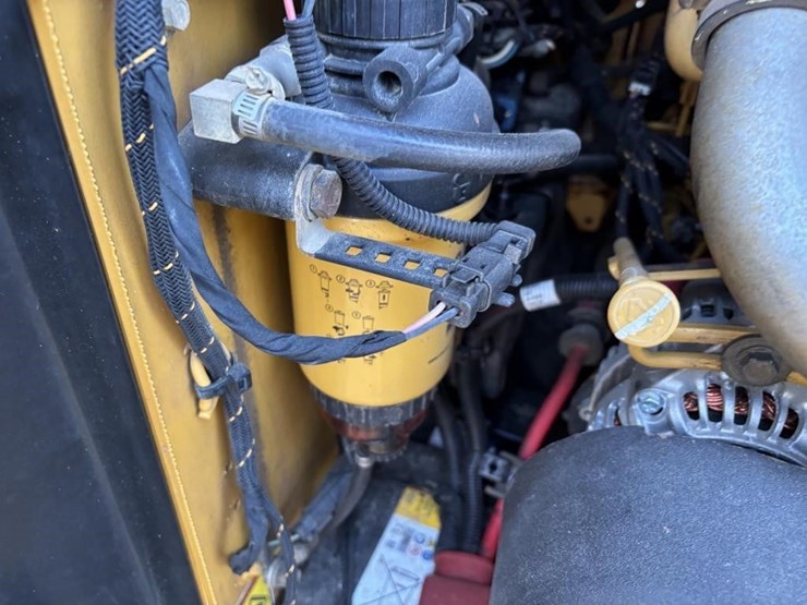 2021-caterpillar-259d3-image-34