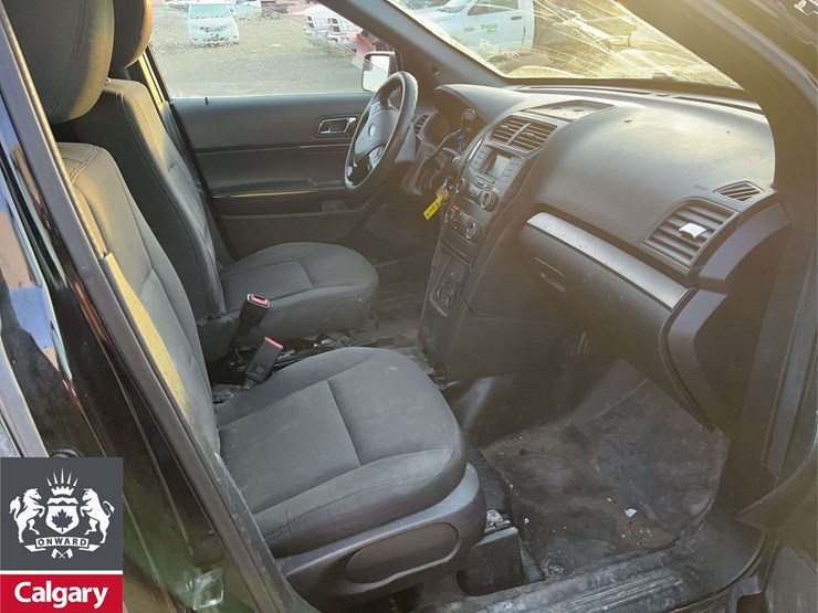 2019-ford-explorer-image-18