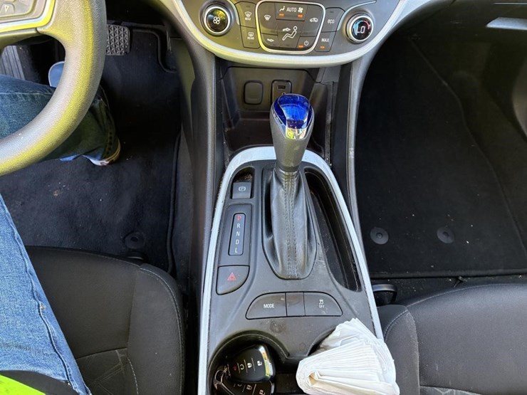 2018-chevrolet-volt-sedan-image-13