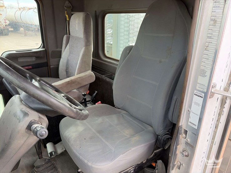 2014-kenworth-t800-image-15