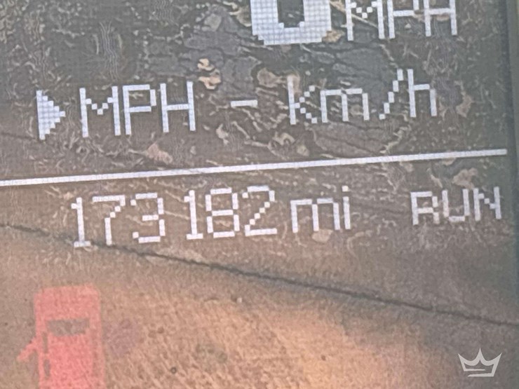 2015-chrysler-town-&-country-image-6