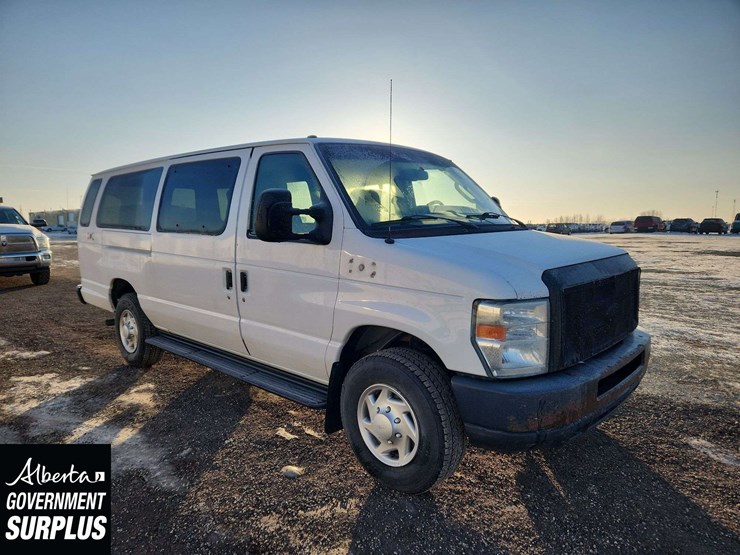 2014-ford-cargo-image-2