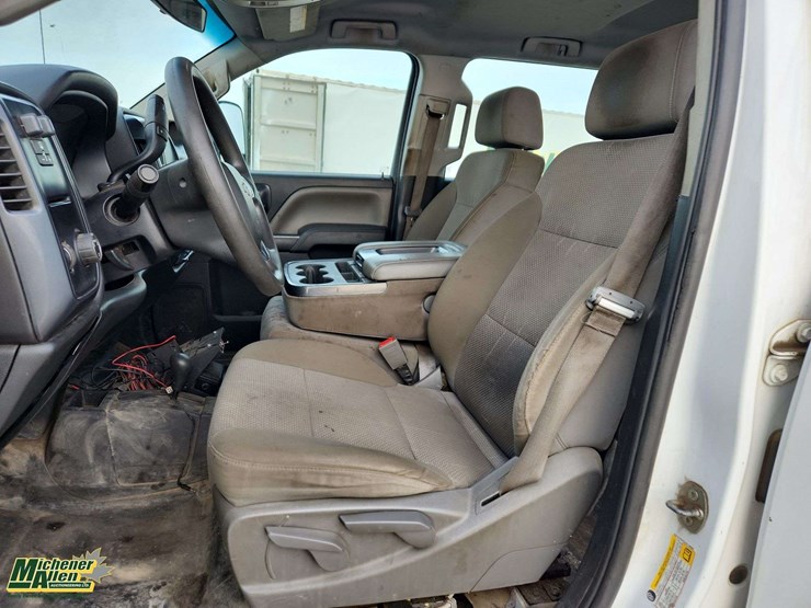 2015-chevrolet-silverado-2500hd-image-14