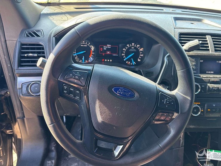 2016-ford-explorer-image-13