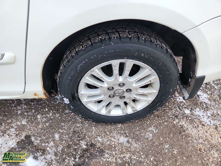 2009-toyota-sienna-image-12