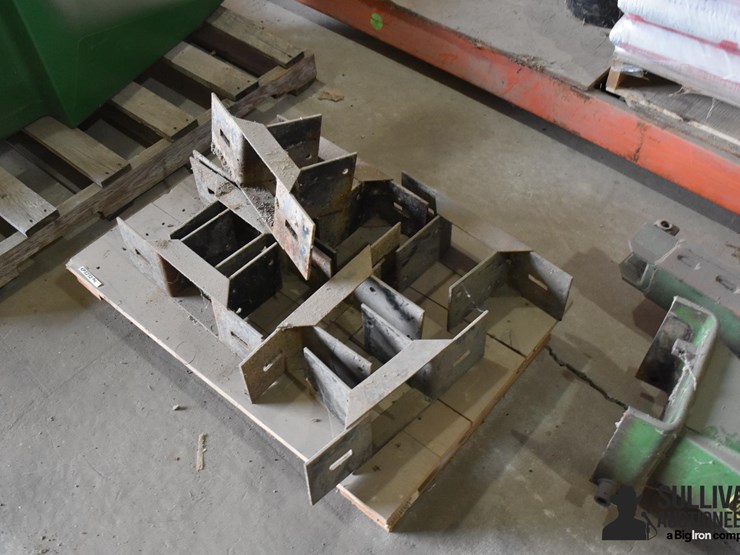 misc-brackets-on-pallet-image-2