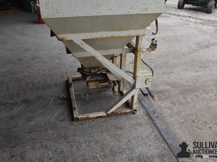 herd-sure-feed-spreader-image-11