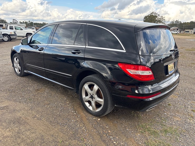#30147-•-2011-mercedes-benz-r350-image-4