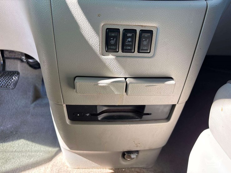 2015-nissan-quest-image-20