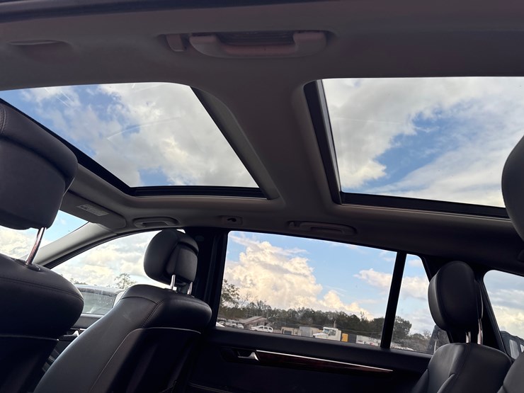 #30147-•-2011-mercedes-benz-r350-image-7