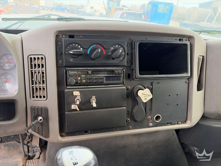 2009-international-7300-image-17