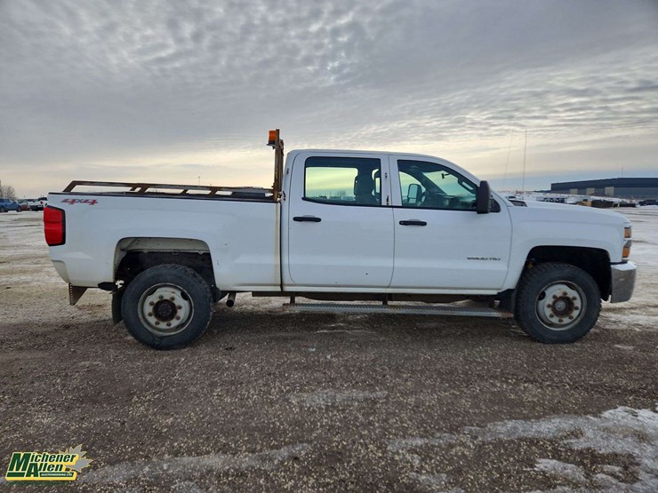 2015-chevrolet-silverado-2500hd-image-8