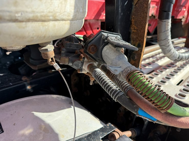 2011-volvo-10-image-18