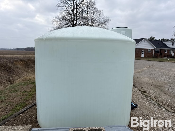 norwesco-2,500-gal-liquid-storage-tank-image-4