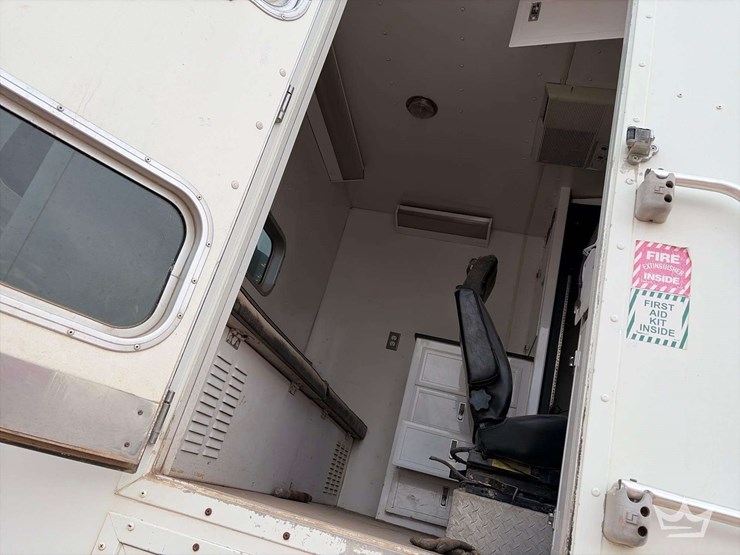 2009-international-7300-image-21